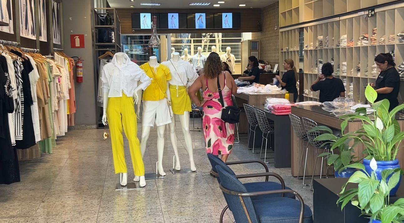 Sábado é dia de ir às compras no Barro Preto