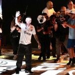 De volta ao Santos, Neymar se emociona e vai às lágrimas em apresentação na Vila Belmiro