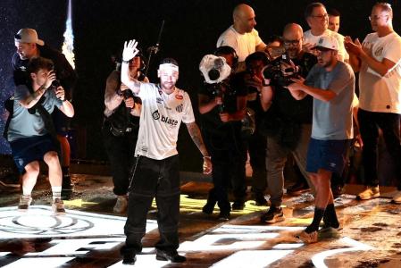 Neymar em apresentação pelo Santos, na Vila Belmiro