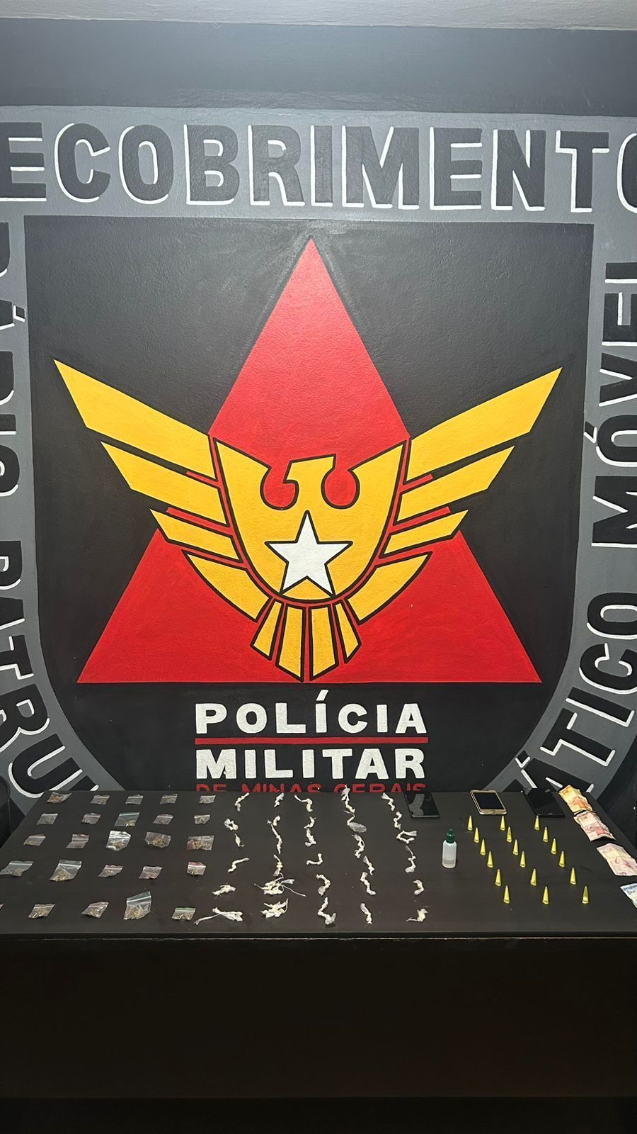 Polícia Militar prende traficantes e apreende grande quantidade de drogas em Itabirito