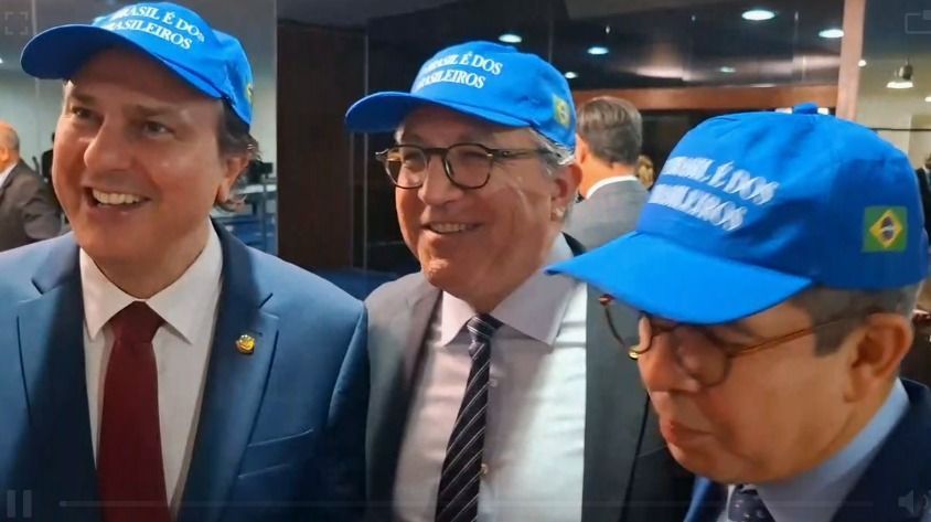 O boné dos ministros de Lula: esquerda se inspira em estratégias da direita para garantir popularidade