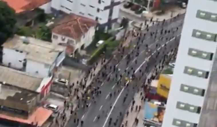 Organizadas de Santa Cruz e Sport entram em choque no Recife antes de clássico