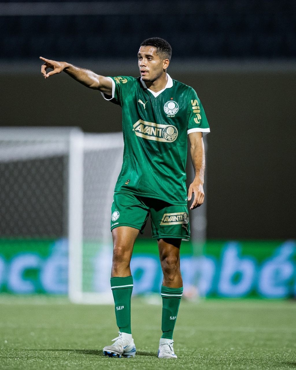 Palmeiras empresta promessa da base para clube da Arábia Saudita