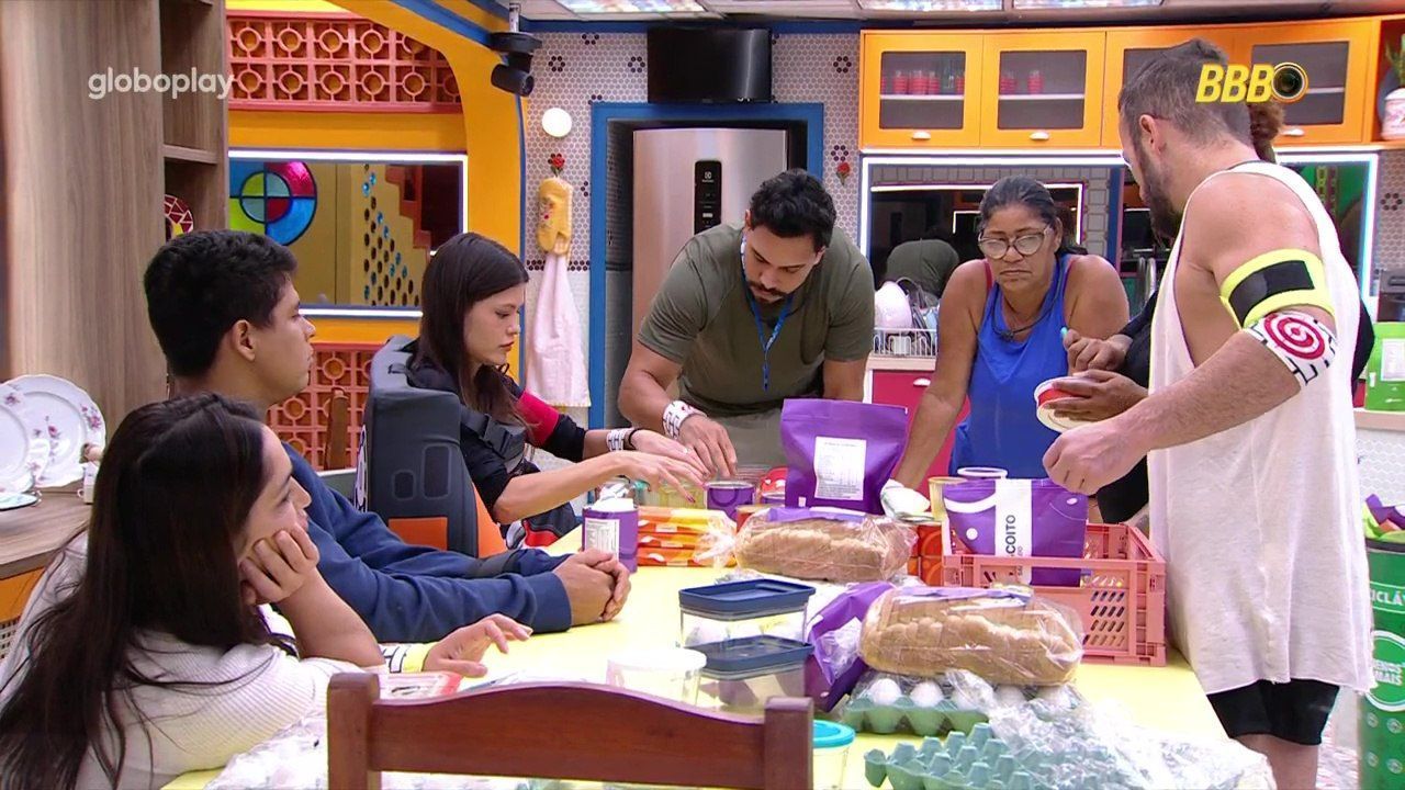 BBB 25: Brothers dividem comida igualmente após confusão na xepa