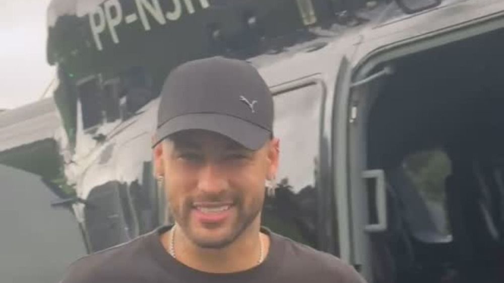 Santos: de helicóptero, Neymar se reapresenta para treino no CT Rei Pelé