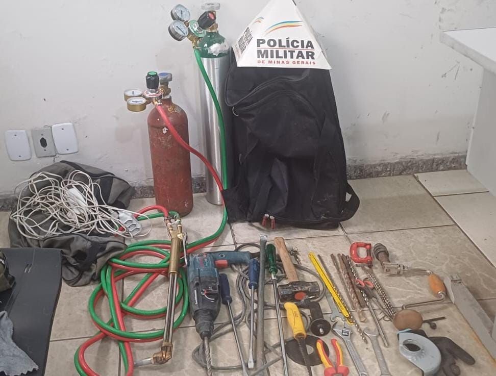 Arrombadores são flagrados em joalheria no centro de Ipatinga