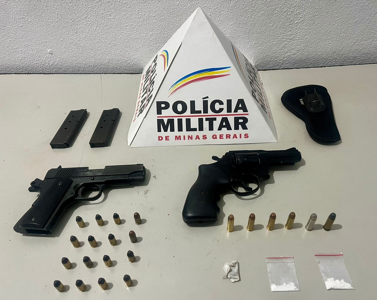 Homem é preso por porte ilegal de duas armas de fogo em Ipatinga