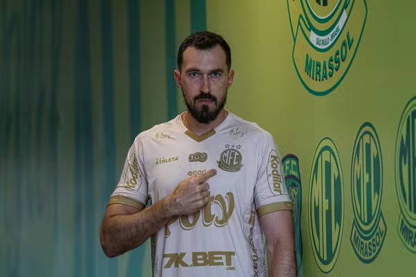 Mirassol anuncia contratação de goleiro bicampeão brasileiro pelo Corinthians