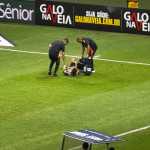 Cuello, do Atlético, torce tornozelo em jogo e chora ao deixar o campo
