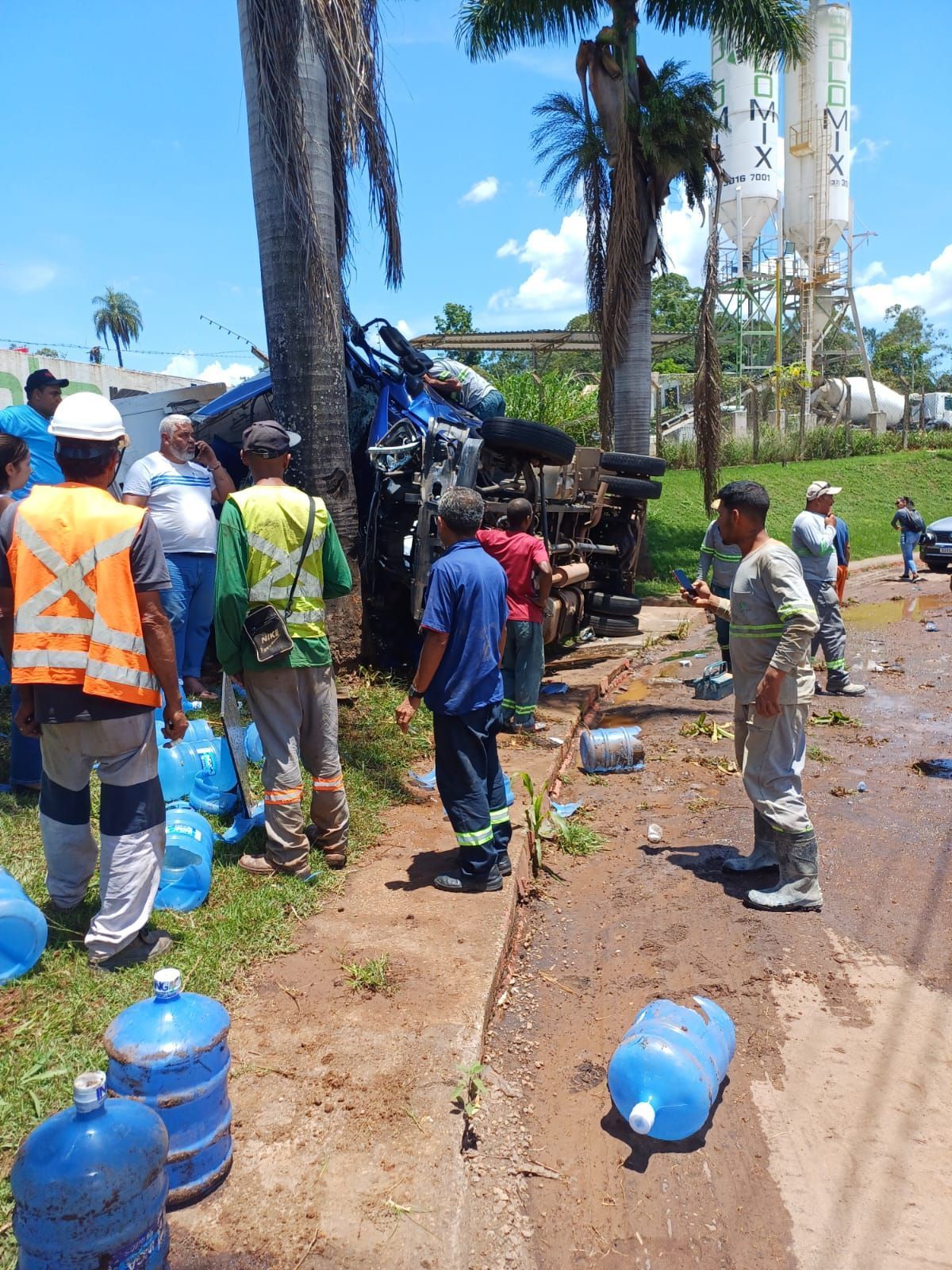 Vítima fica presa às ferragens após grave acidente na BR-381 em Igarapé (MG)