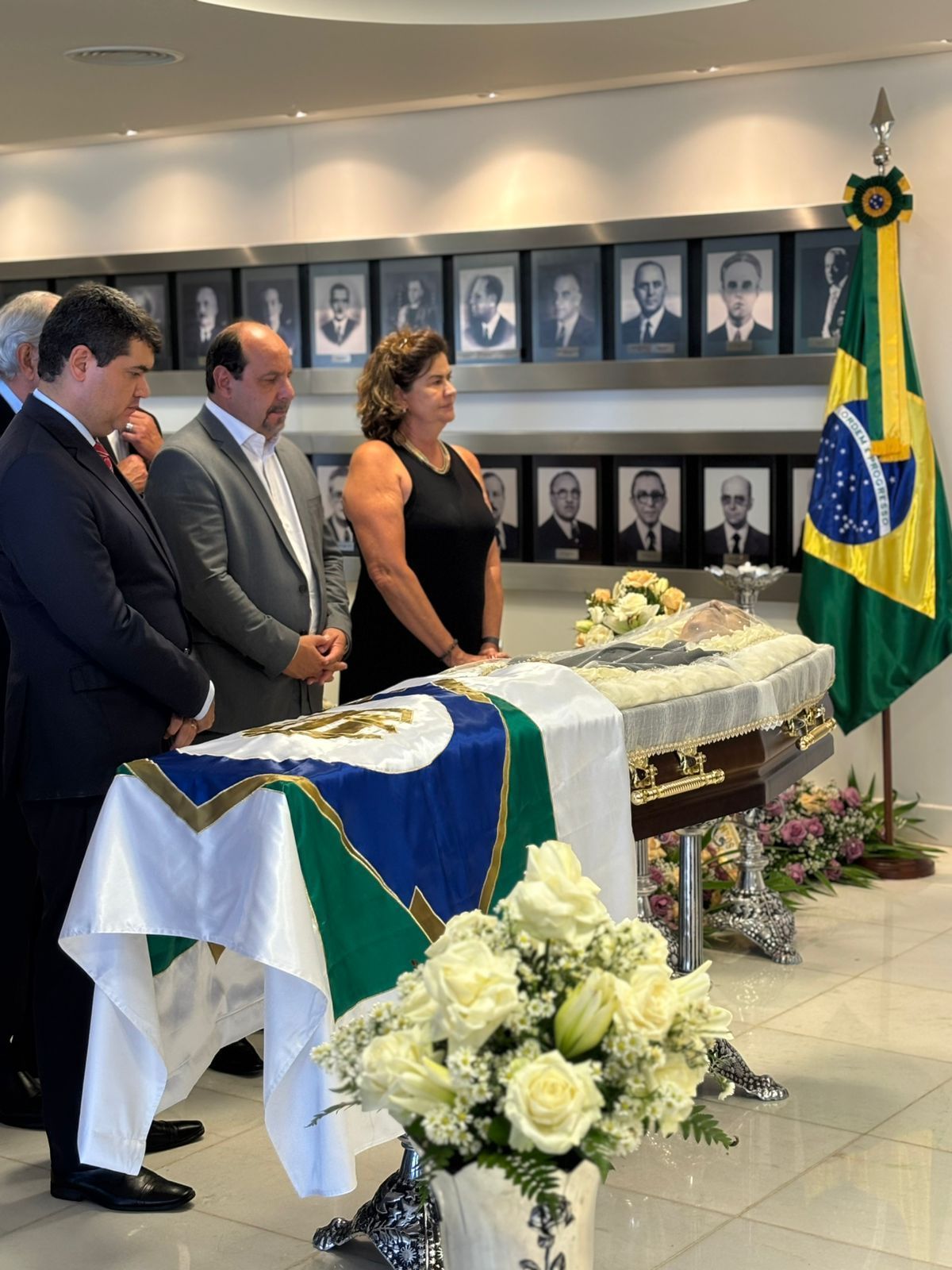 Autoridades de MG acompanham velório de Humberto Souto no TCU