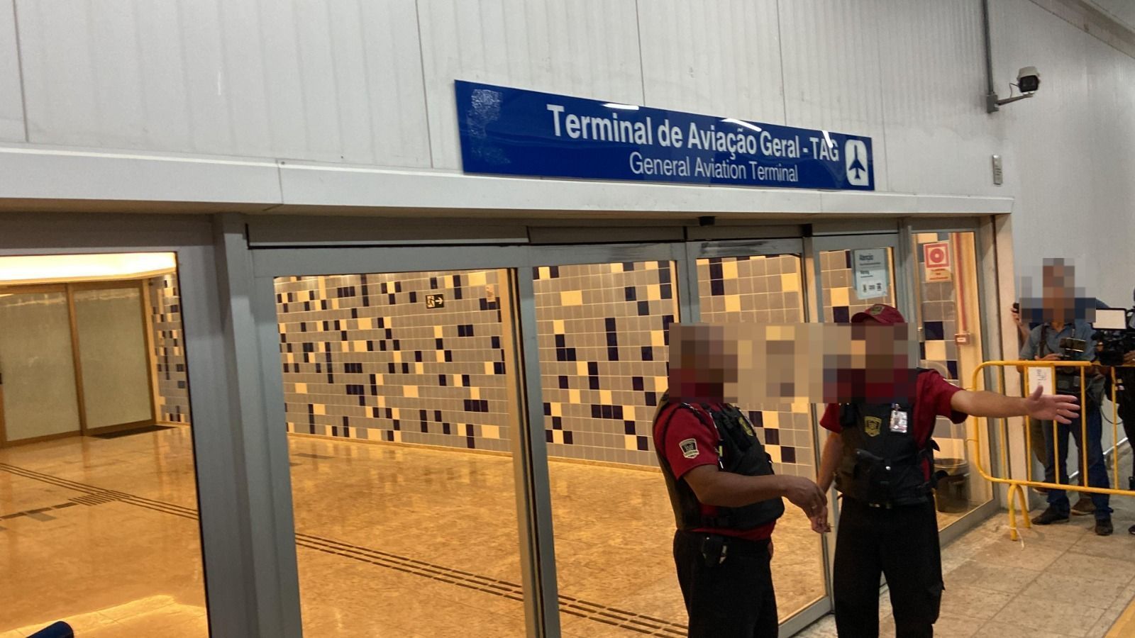 'Lá nós somos tratados como vagabundos', diz brasileiro deportado pelos EUA