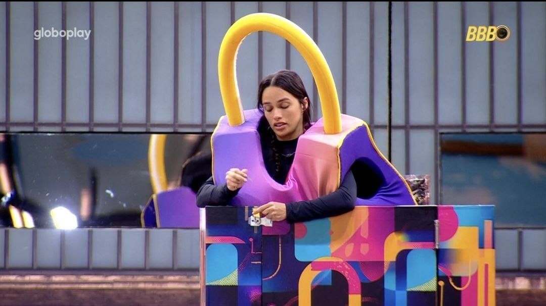 BBB 25: no Monstro, Eva está há mais de duas horas tentando abrir o cadeado