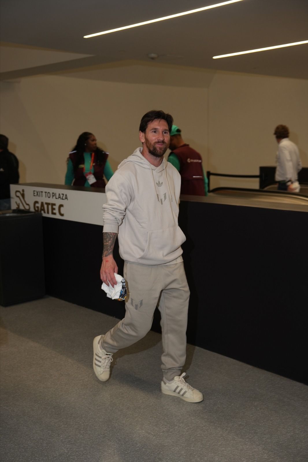 Messi, Rodri e mais: astros do futebol marcam presença no Super Bowl LIX