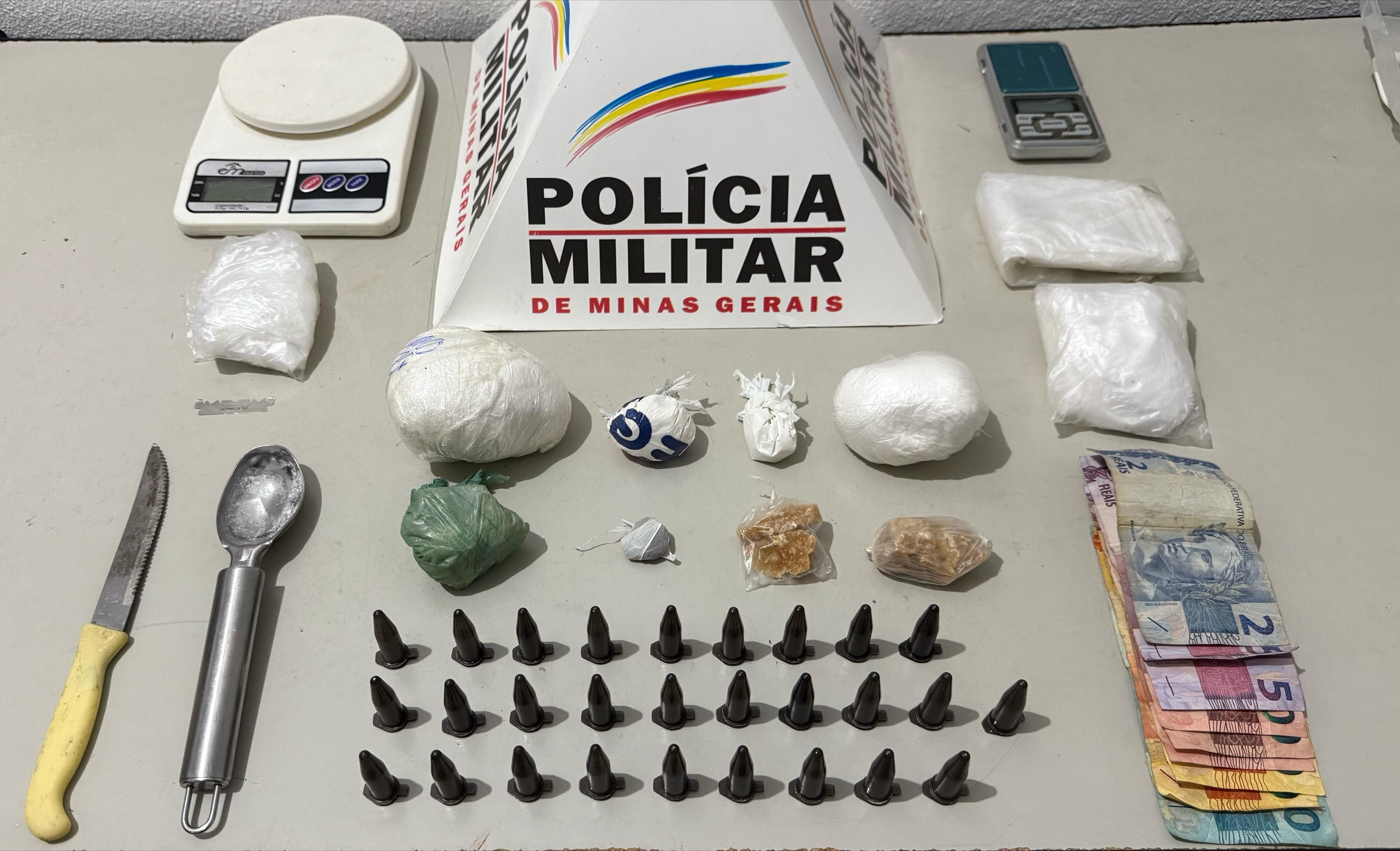 Casal é preso por suspeita de tráfico de drogas em praça do Canaãnzinho, em Ipatinga