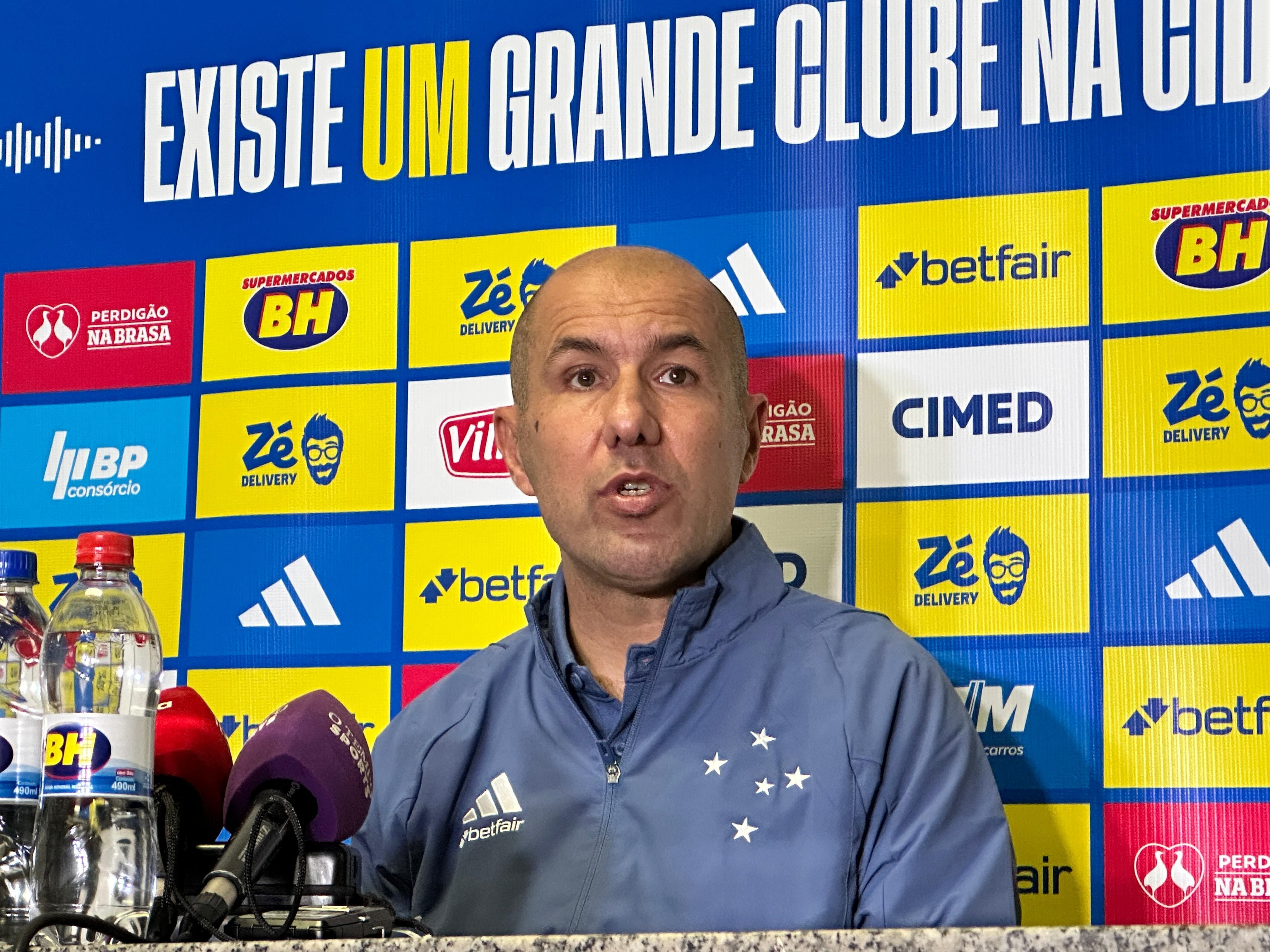 Leonardo Jardim reage à derrota em estreia pelo Cruzeiro e faz alerta