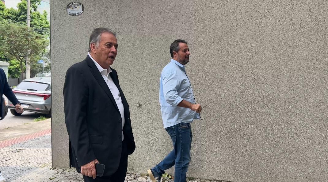 Dirigentes do Cruzeiro chegam à FMF para reunião sobre áudio do VAR em clássico
