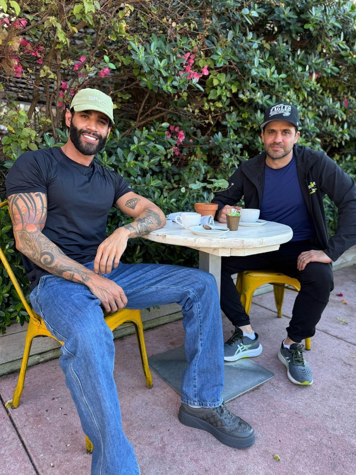 Pablo Marçal e Gusttavo Lima discutem parceria política em 'chá da tarde' em Miami