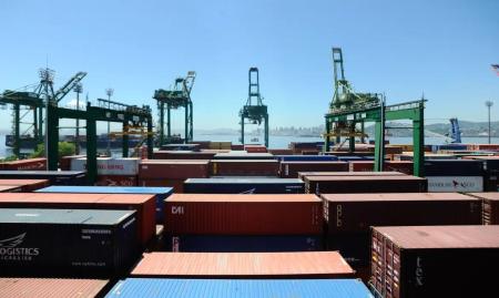 Porto de Santos cheio de containers - A morosidade está gerando atrasos e custos adicionais para os negócios
