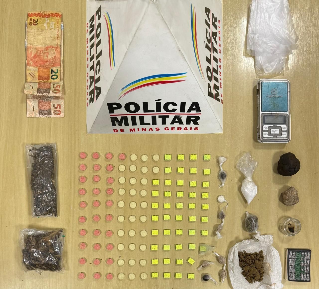 Drogas sintéticas são apreendidas com casal em Ipatinga