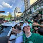 Ex-jogador de Palmeiras e São Paulo é festejado no Allianz Parque