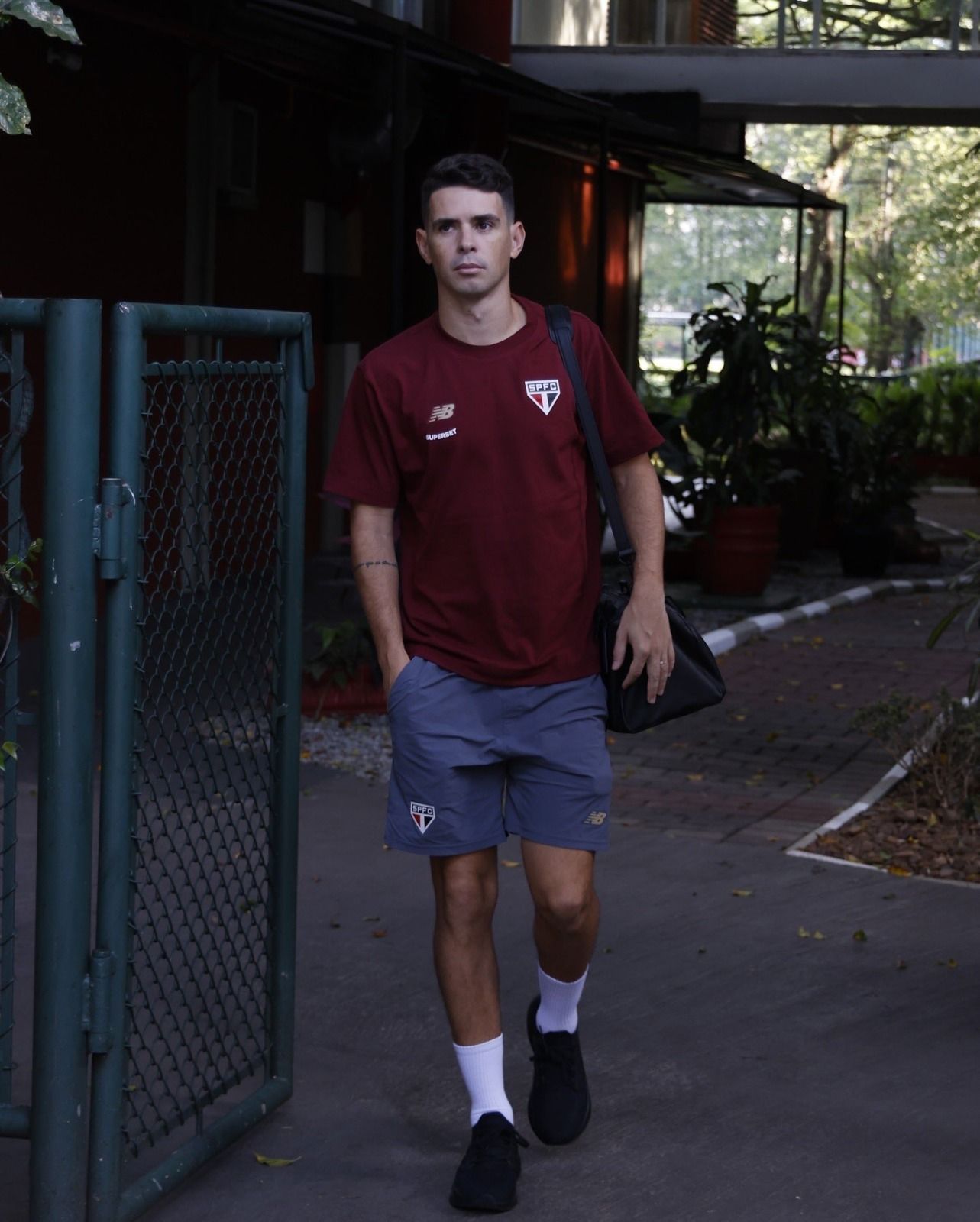 Pressionado, Zubeldía escala o São Paulo com surpreendentes trocas diante do Palmeiras