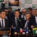 Líder da oposição divulga manifesto em reação à denúncia da PGR: 'Sistema quer matar Bolsonaro politicamente'