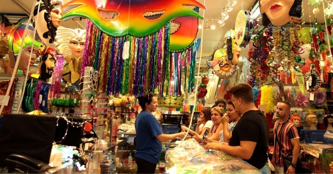 Belo-horizontinos vão investir em fantasias, bebidas, lanches e maquiagem neste Carnaval