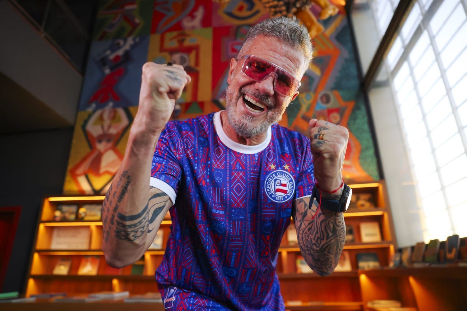 Bahia lança camisas para os 40 anos do axé music com astros do carnaval de Salvador