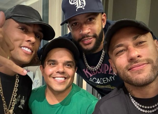 Craques de Corinthians e Santos, Memphis e Neymar se encontram para jogar poker