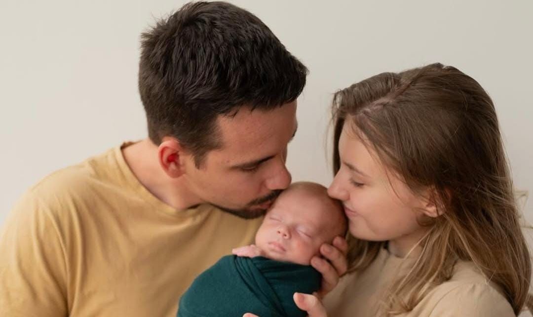 Isabel Veloso mostra reencontro com o filho após cirurgia: 'Finalmente'