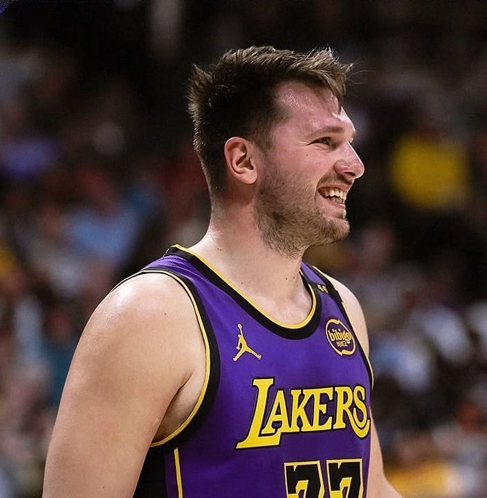 Doncic tem noite de gala, anota duplo-duplo e comanda vitória dos Lakers