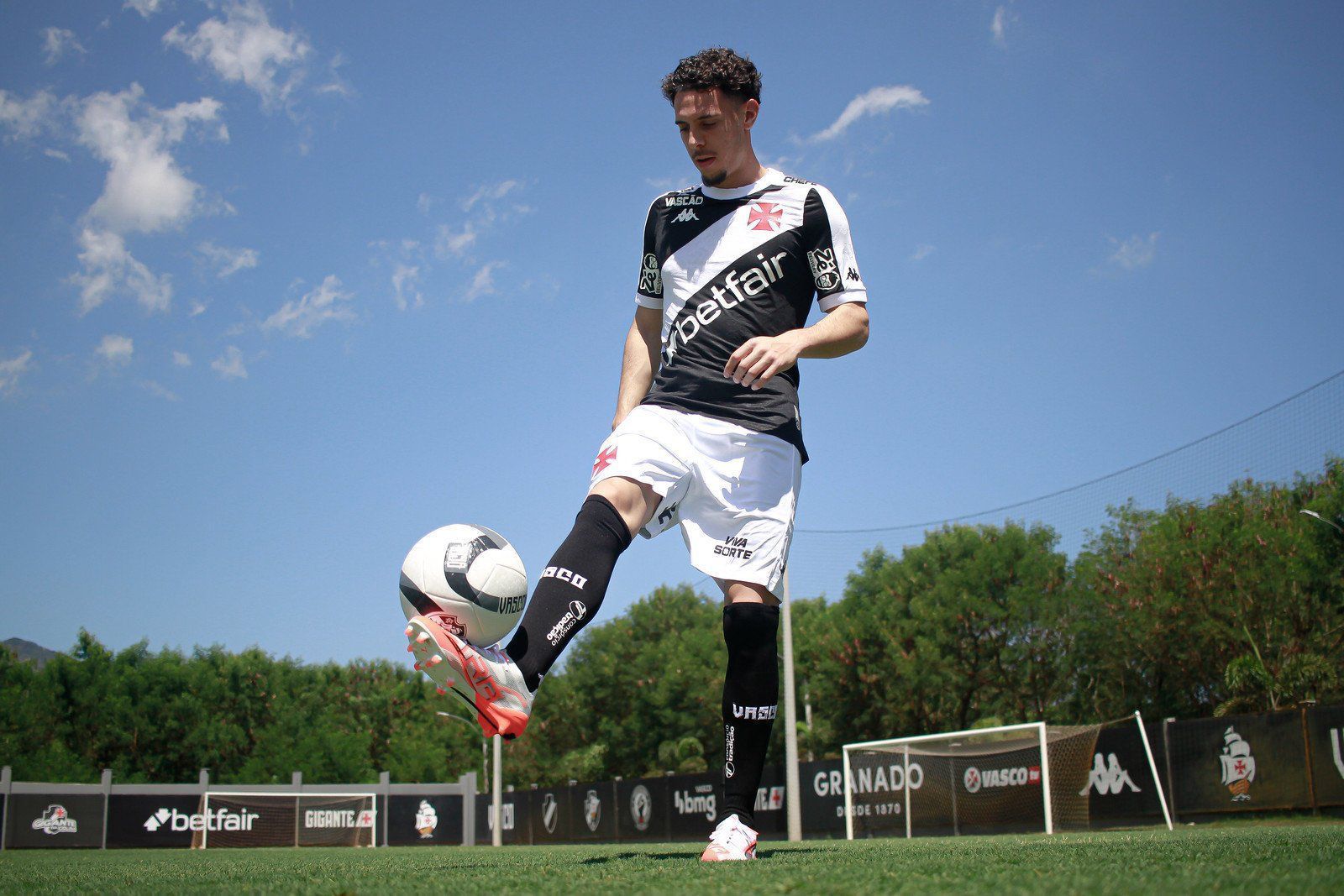 Vasco anuncia a contratação de atacante português Nuno Moreira