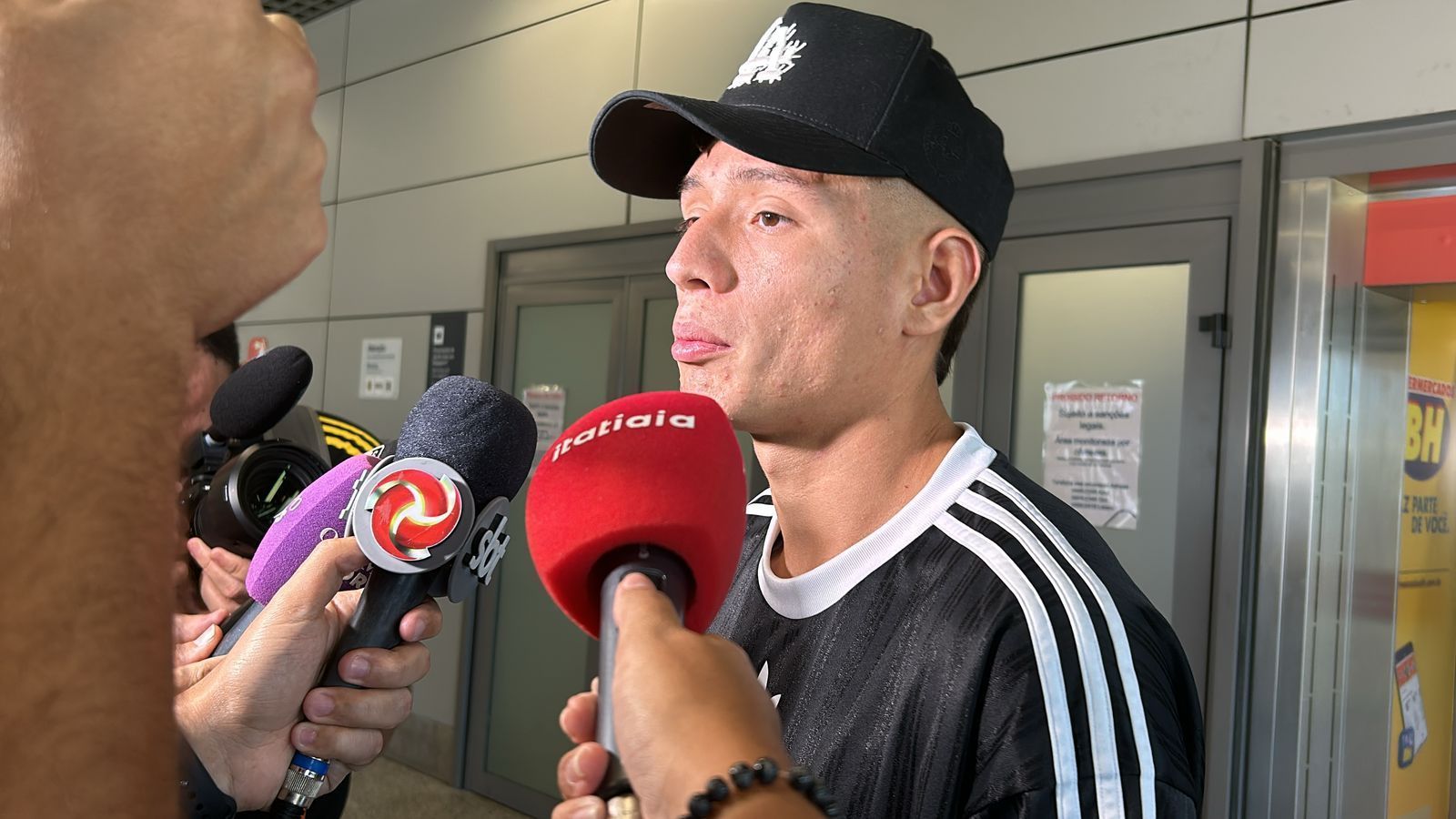 Zagueiro Iván Román será apenas segundo chileno na história do Atlético