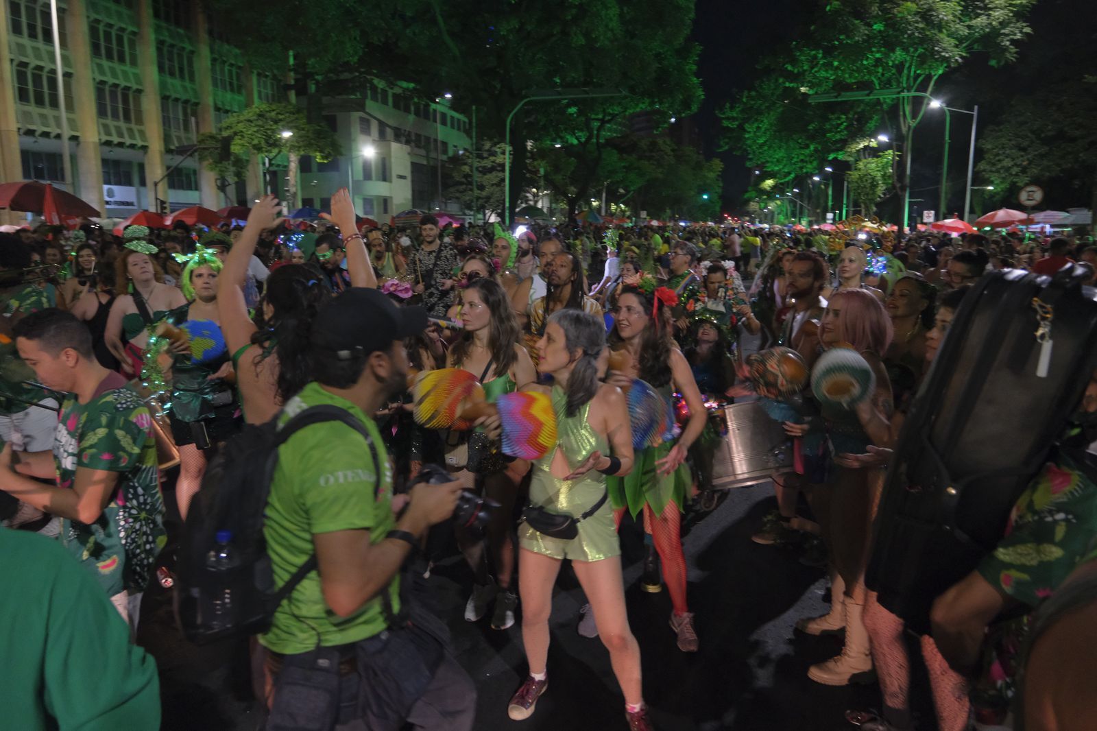 Carnaval BH 2025: bloco 'Chama o Síndico' ilumina a avenida Afonso Pena; veja fotos