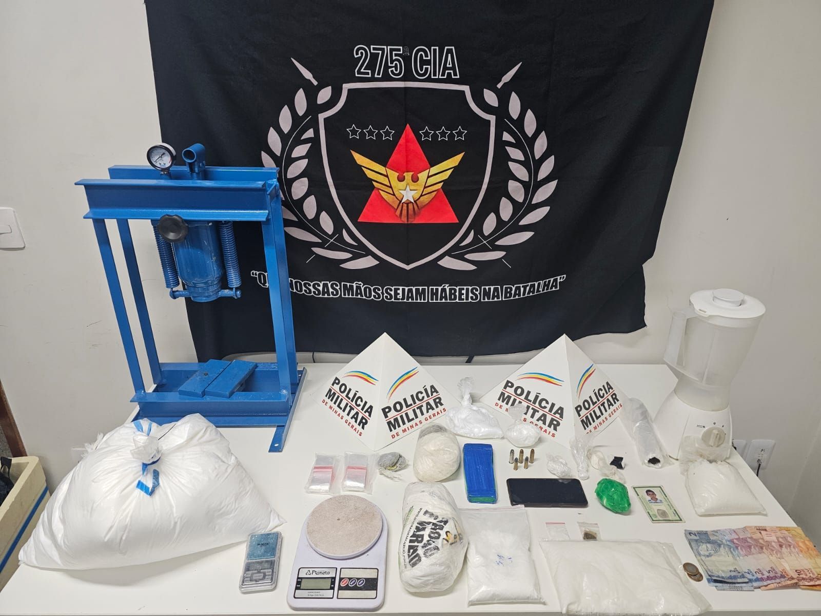 PM desmantela laboratório de refino de drogas em Fabriciano