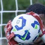 IFAB aprova nova regra 'anti-cera': goleiros terão limite de 8 segundos para segurar a bola