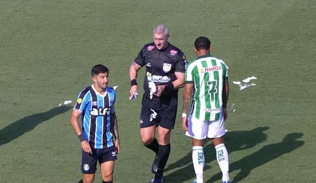 Spray de Daronco explode durante jogo entre Grêmio e Juventude pelo Gaúcho; veja vídeo