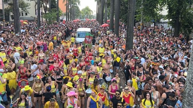 Bloco 'Haja Amor' lota Savassi na tarde deste sábado (1°); veja vídeo