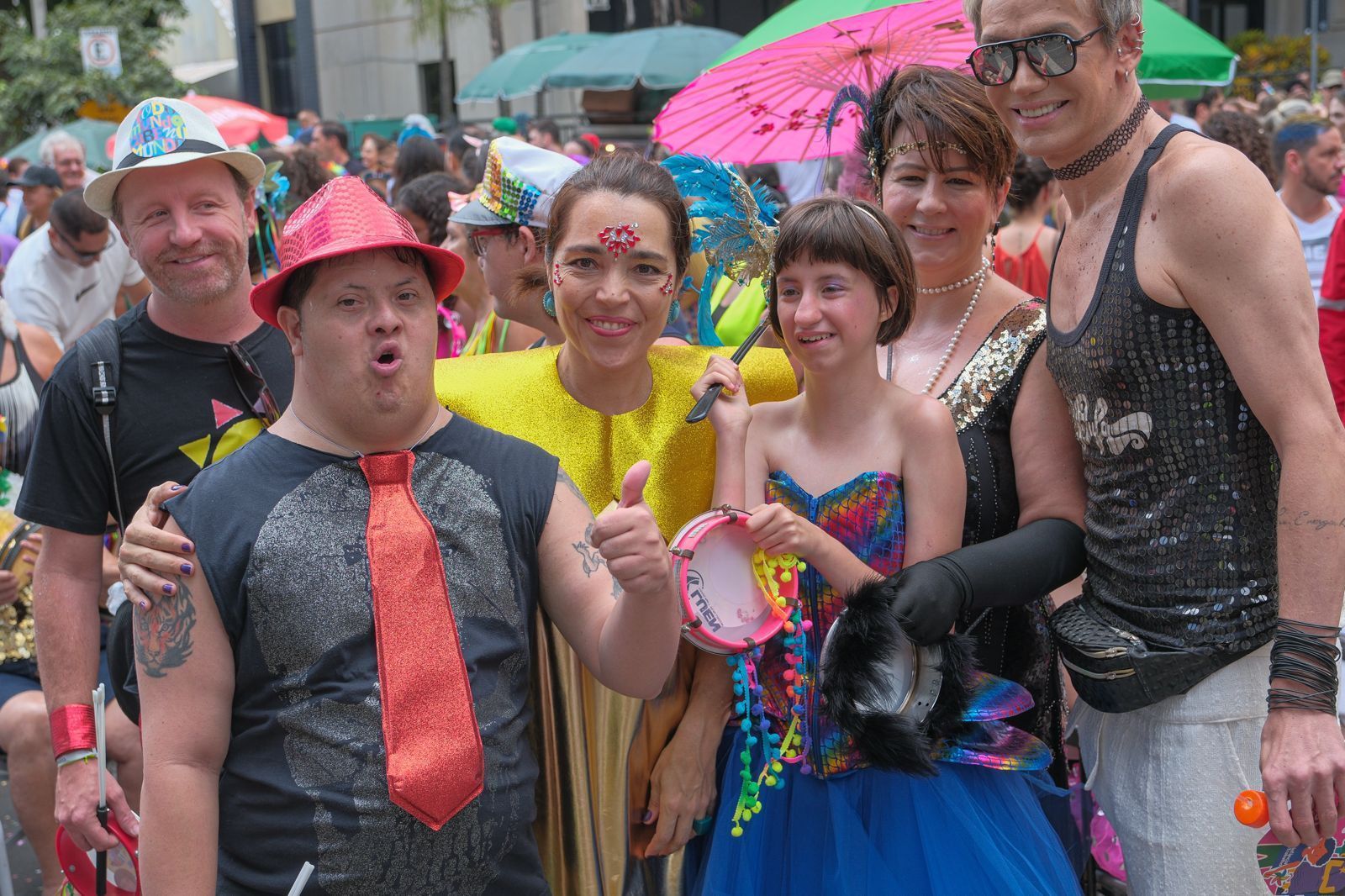 Bloco ‘Todo Mundo Cabe no Mundo’ celebra folia com inclusão em BH; veja fotos