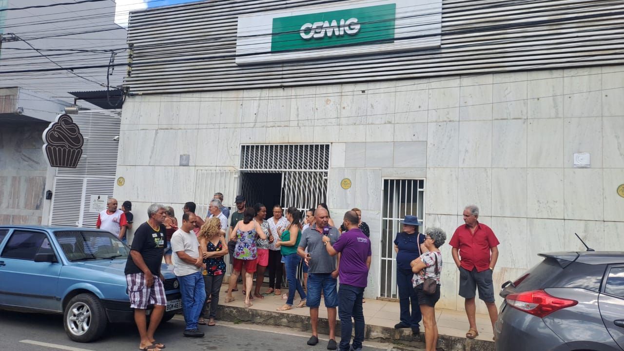 Moradores do Santa Terezinha I fazem protesto contra a falta de energia constante no bairro de Coronel Fabriciano