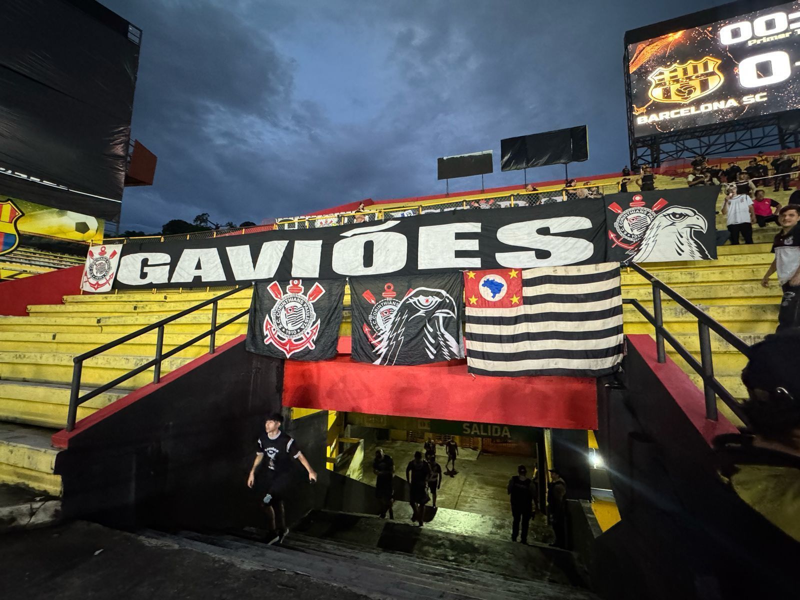 Organizada do Corinthians cobra jogadores e Ramón: 'Chega de desculpas'