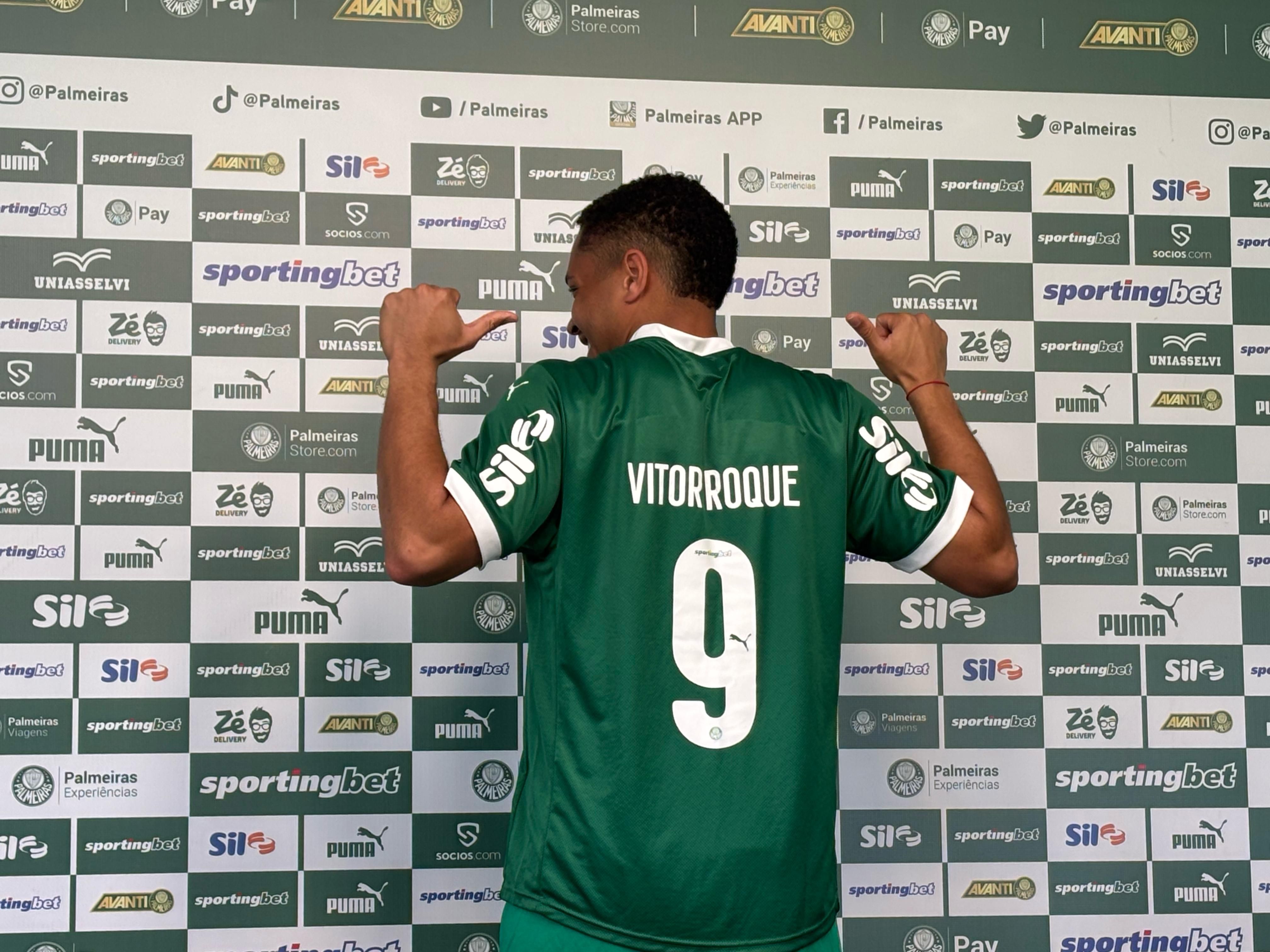 Vitor Roque nove: Palmeiras muda numeração de Paulinho e Felipe Anderson