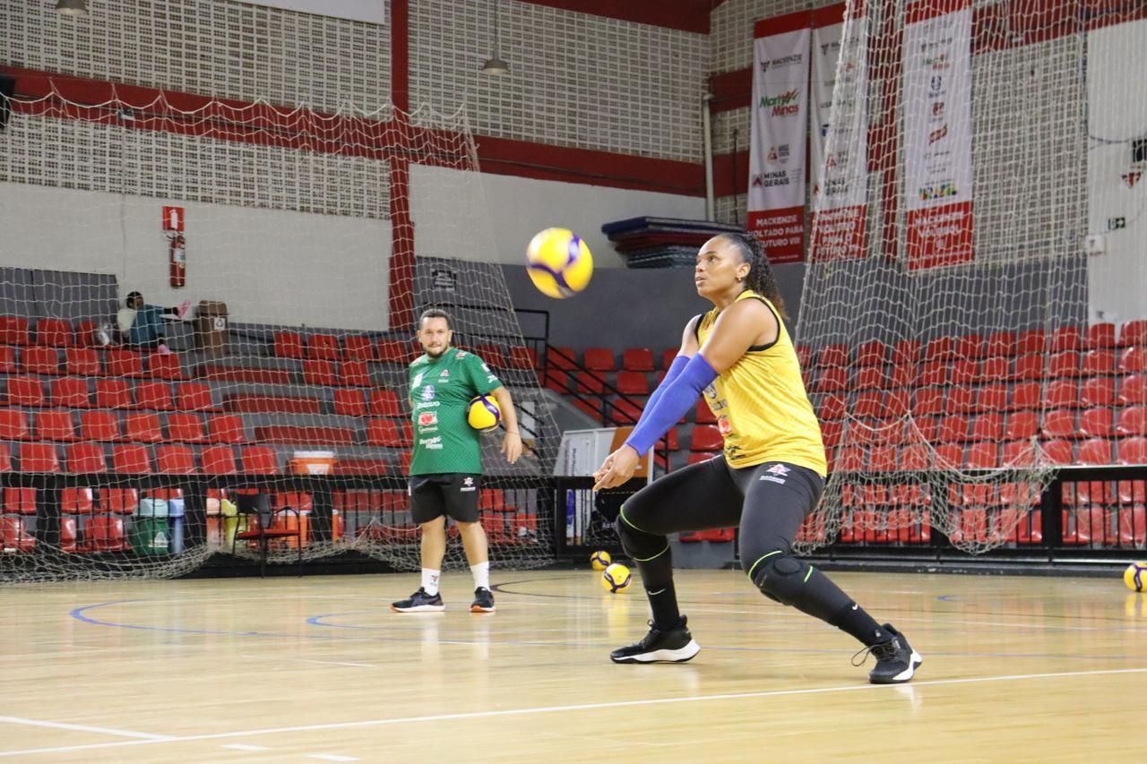 Vôlei: campeã pela Seleção surpreende, anuncia aposentadoria e avalia nova função