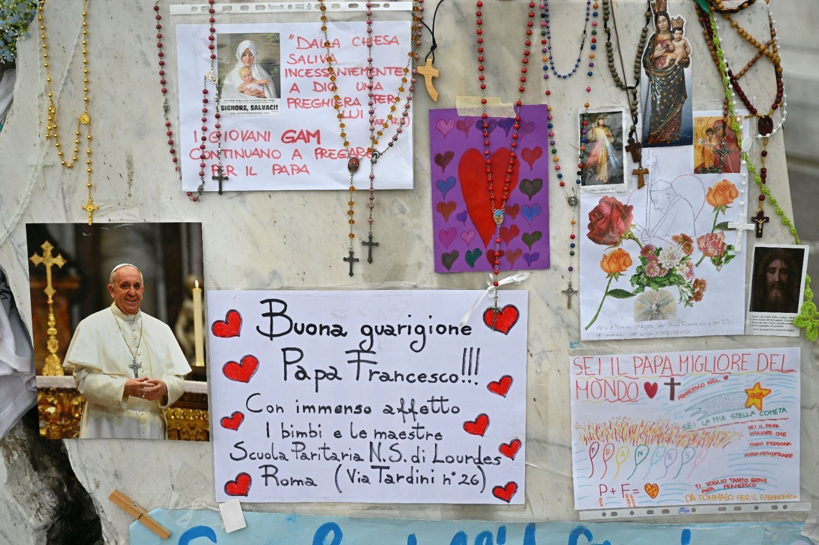 Papa Francisco tem noite 'tranquila' e está 'descansando', diz Vaticano