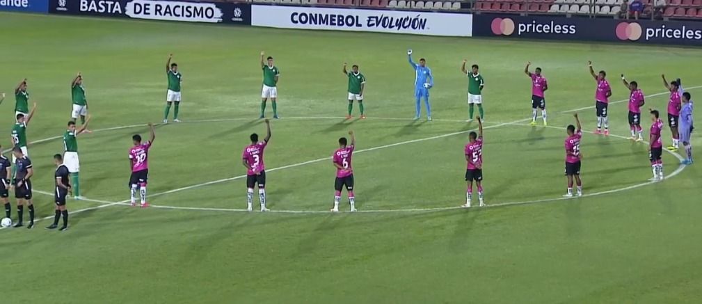 Palmeiras e Del Valle fazem protesto contra o racismo antes de partida da Libertadores; veja