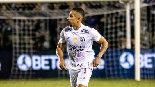 Lateral-esquerdo Nicolas em ação pelo Ceará