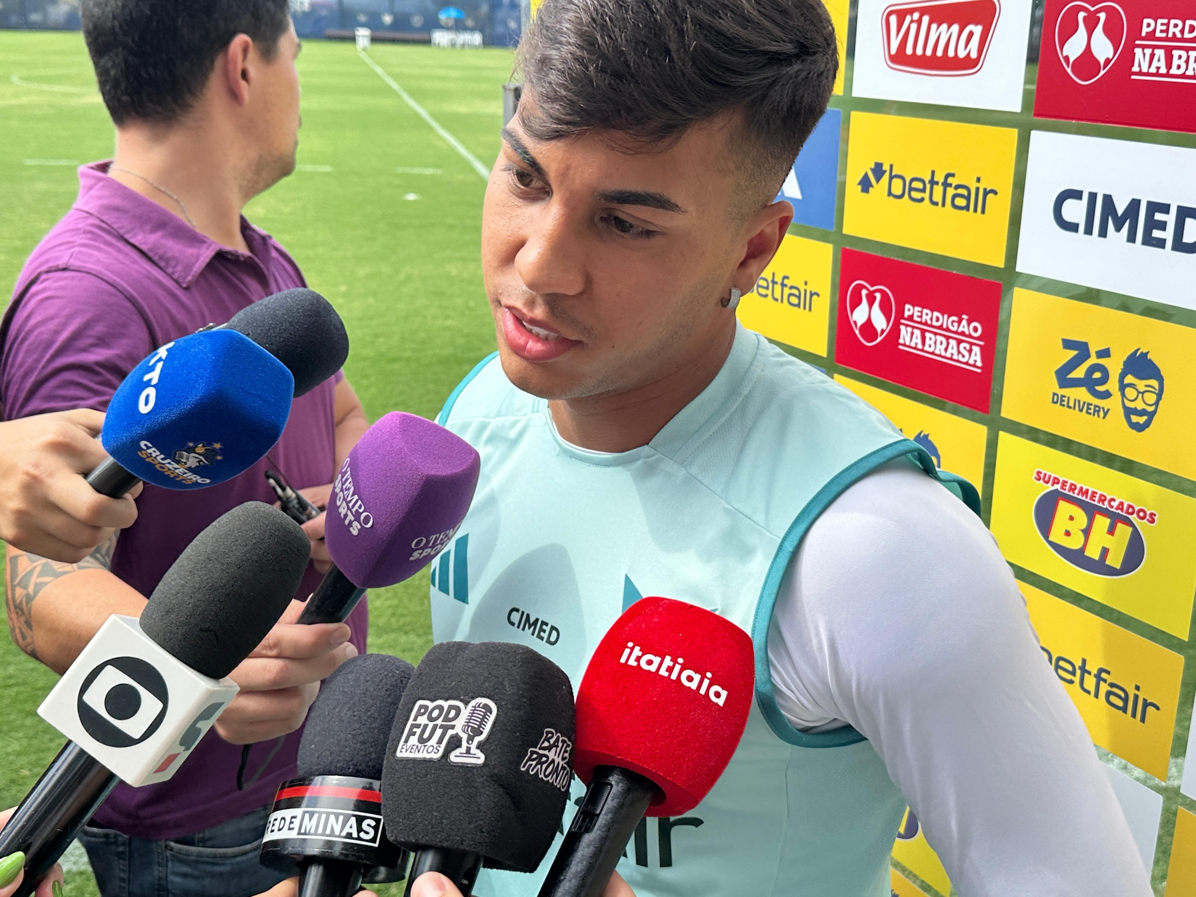 Kaio Jorge revela cobrança interna no elenco do Cruzeiro e faz promessa