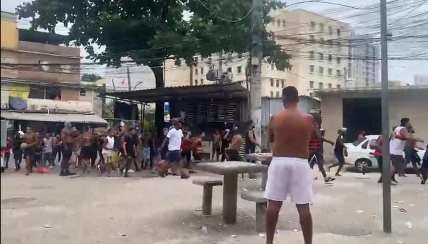 Flamengo x Fluminense: torcedores brigam no Rio de Janeiro, e PM é acionada