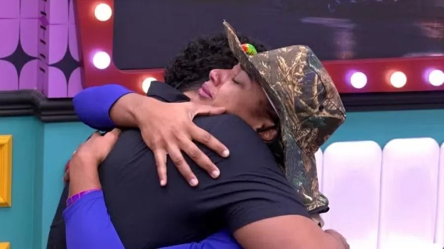 BBB 25: Aline cai no choro após concluir o Castigo do Monstro